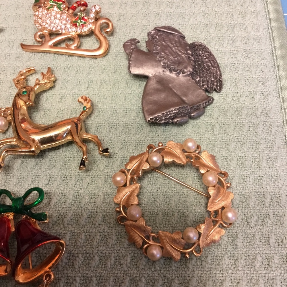 Vintage Christmas Brooch Lot of 8 Pins Jeanne, Gerry, Roman,& Beatrix Adorable - Picture 5 of 14